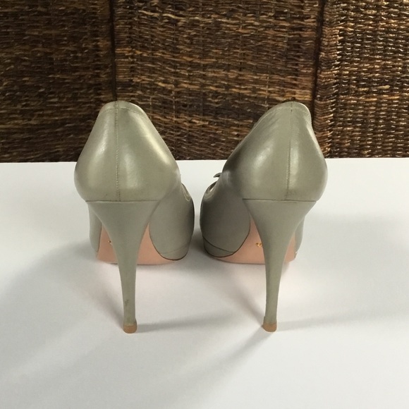 PRADA - Picture 4 of 16